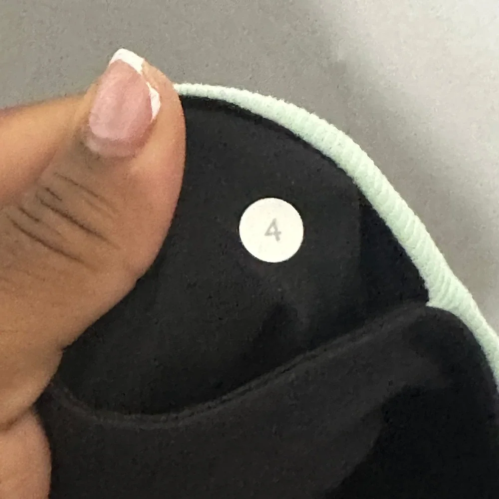 Lululemon Black Mint Green Cropped Mesh Panel Leggings Size 4‎ Yoga Workout